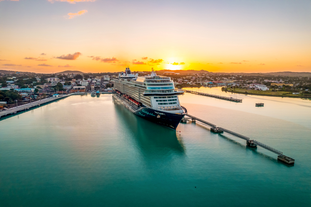 Mein Schiff 1 am Hafen von Antigua