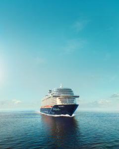 Frontansicht der Mein Schiff 1 auf dem Meer fahrend