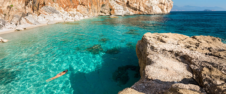 Der berühmter Tivoli Gardens Freizeitpark in Kopenhagen, Dänemark. wurde 1843 eröffnet und ist einer der ältesten Freizeitparks der Welt.